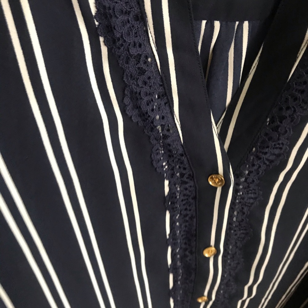Michael Kors NWOT (fell off) Blue pinstripe Top 1X - Picture 4 of 16